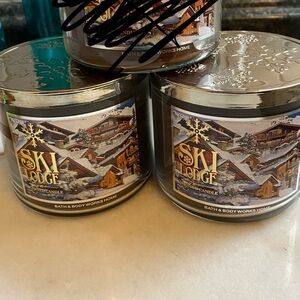 Two Bath and body works ski lodge 3 wick candle.
Rare, and discontinued.